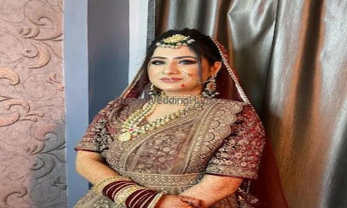 Looksby_saloni