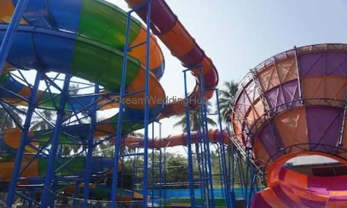 Maanas Resort
