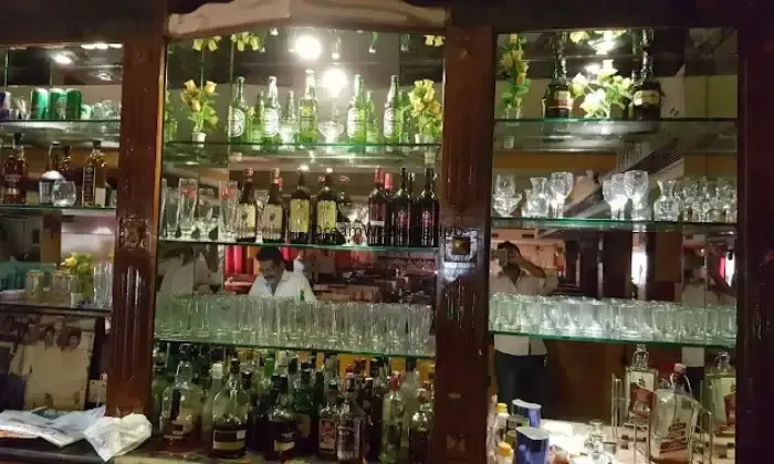 Maaunt Paradise Bar