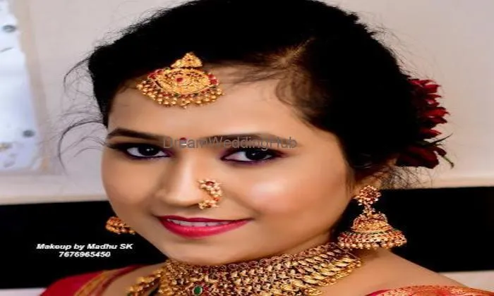 Madhu Sk Pro Make Up Studio N Academy