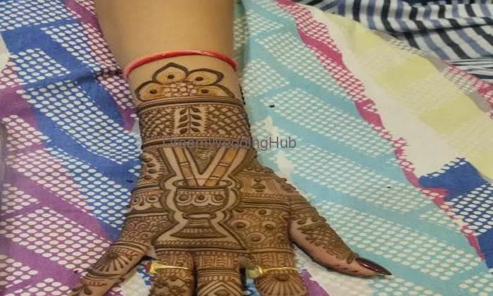 Mahi Mehndi Artist
