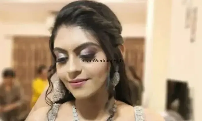 Makeovers By Vandana Beauty Salon