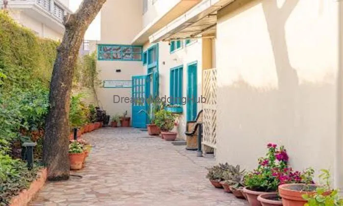 Mango Tree Courtyard