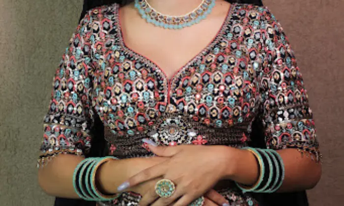 Manik Lehnga House