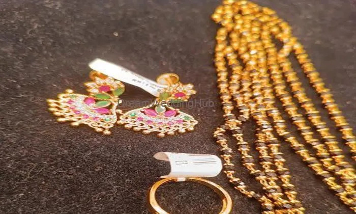 Manithali Gold Covering