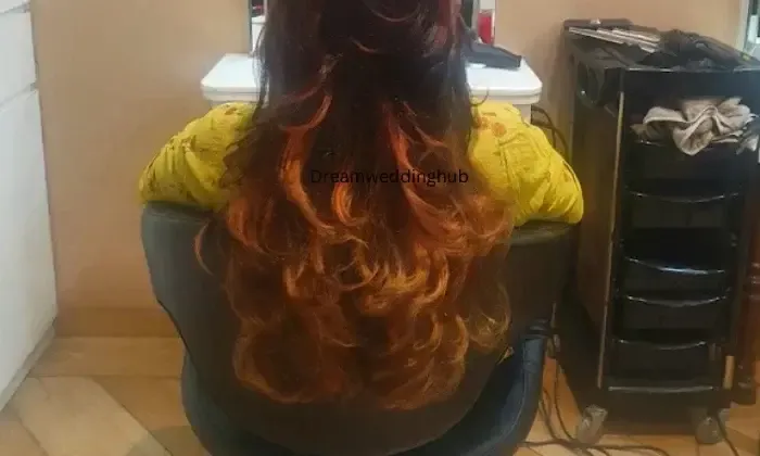 Manjiri S Ladies Beauty Parlour
