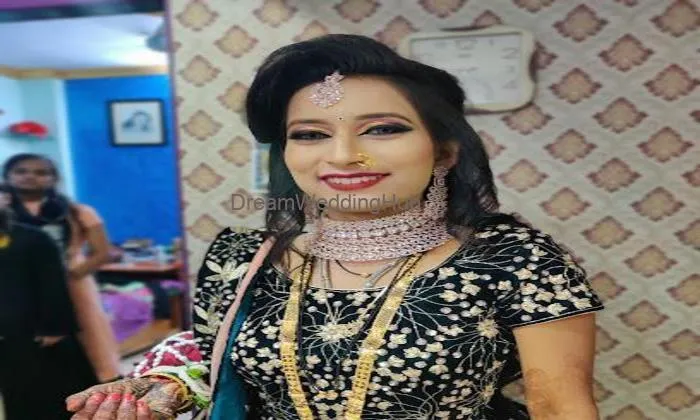 Mansi Beauty Parlour & Classes
