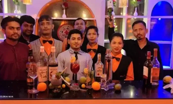 Maple  Restro Bar