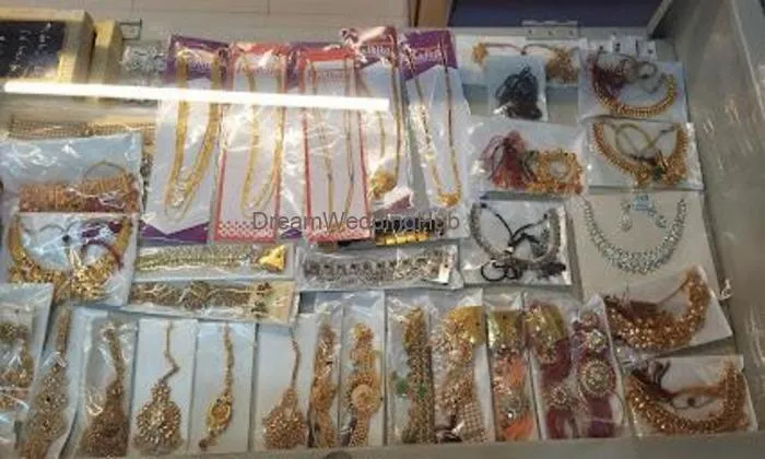 Mauli Shrungar Cosmetic And Imitation Jewellery Mauli Shrungar Cosmetic And Imitation Jewellery