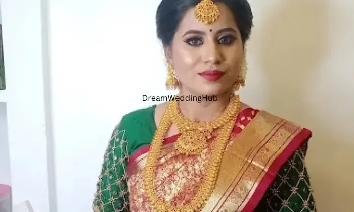 Meenaaz Beauty Parlour