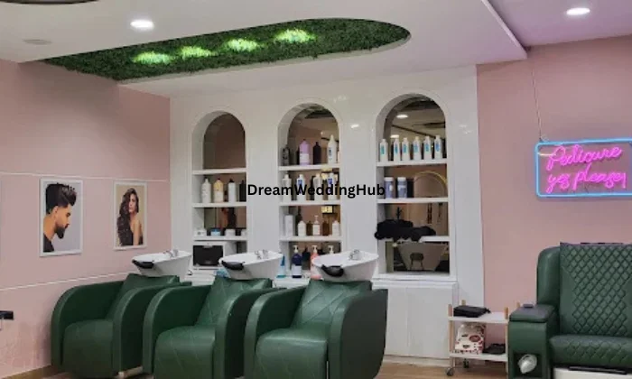 Meenakshi Dutt Makeovers In Bareilly