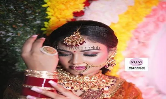 Meenakshi Makeovers Jhansi