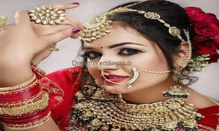 Meenakshi Next Salon