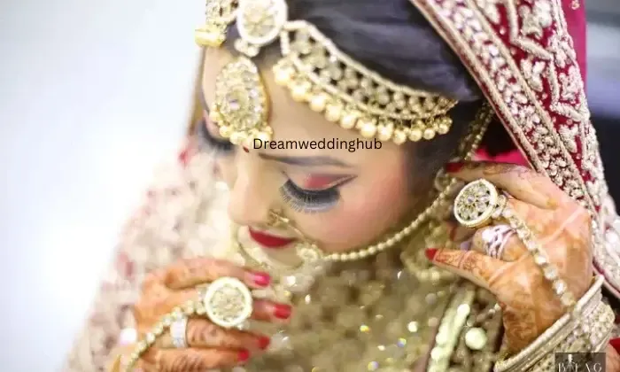 Meenu Makeover Unisex Salon