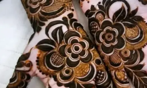 Mehndi Artist