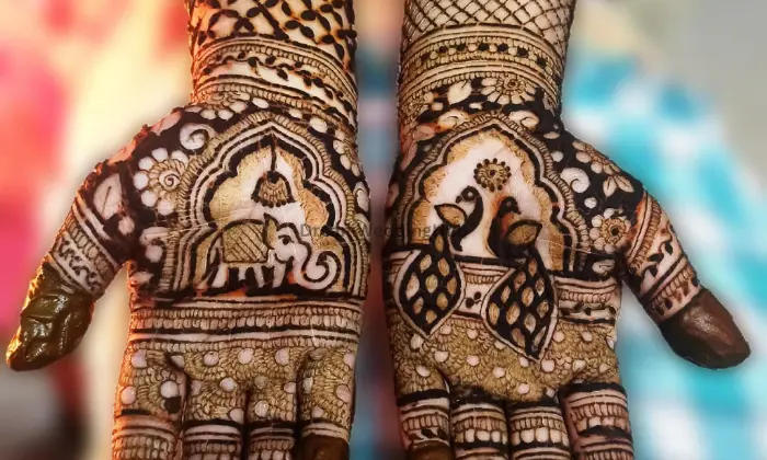 Mehndi Artist Aarti