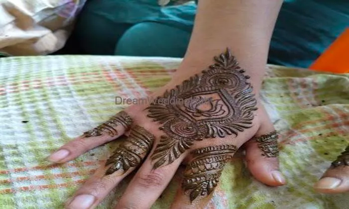 Mehndi Artist Tazeen Shaikh
