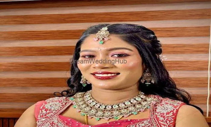Metro Beauty Parlour And Bridal Makeup Studio