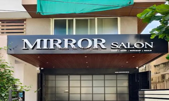 Mirror Salon