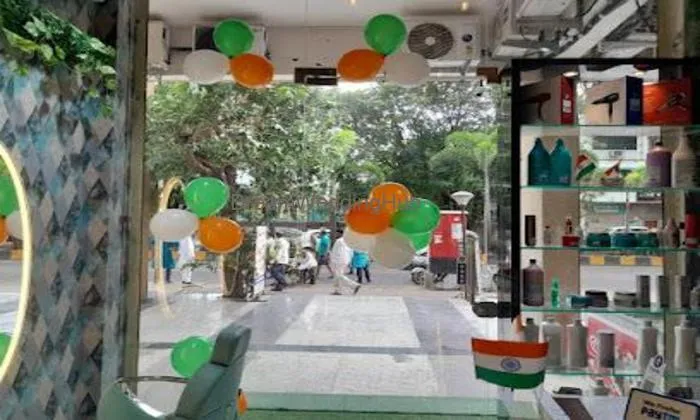 Mirror Unisex Salon