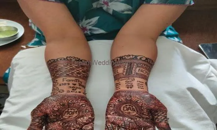 Moksha's Mehndi Art
