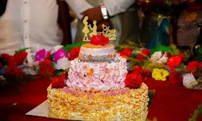 Moms Cakery