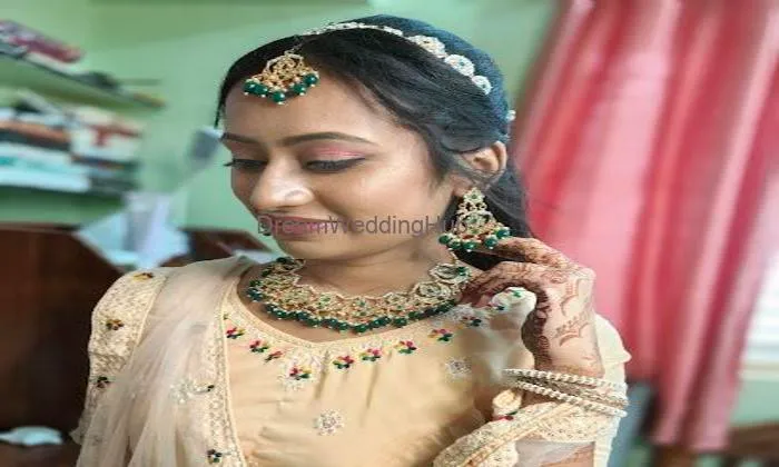 Monalisa Beauty Centre , Dharwad Sangollirayan Nagar Tejaswi Nagar