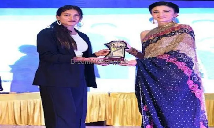 Mua Roshni Mishra Mua Roshni Mishra