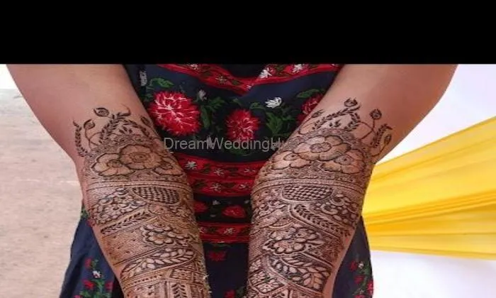Nasrin Mehndi Artist In Palghar