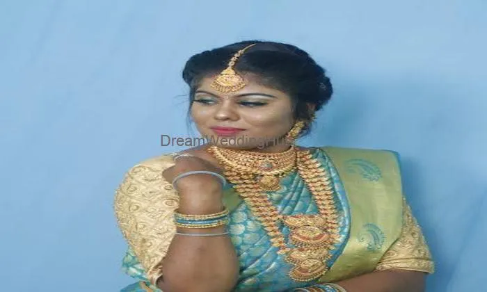 Natural Look Beauty Parlour For Ladies