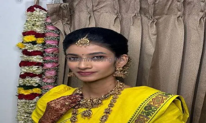 Neenus Beauty Lounge - Best Bridal Makeup Artist / Best Bridal Academy / Beautician Course / No 1 Makeup Artist In Coimbatore