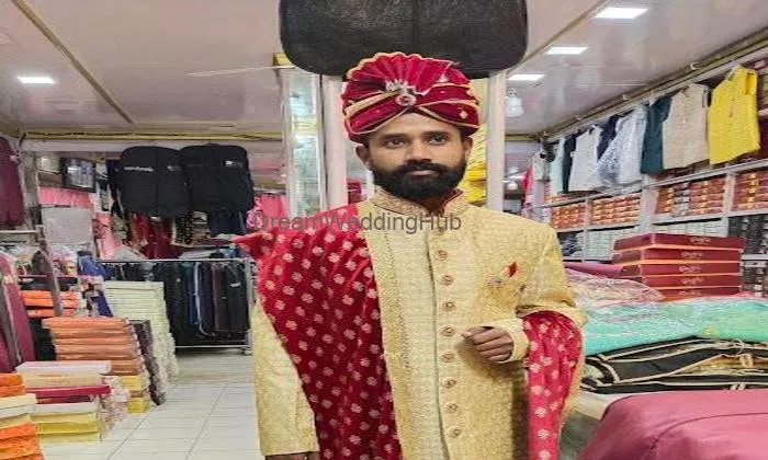 New Lucknow Emporium (since 1960)
