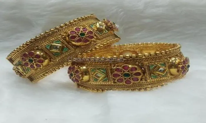 New Suhag Bangle Store