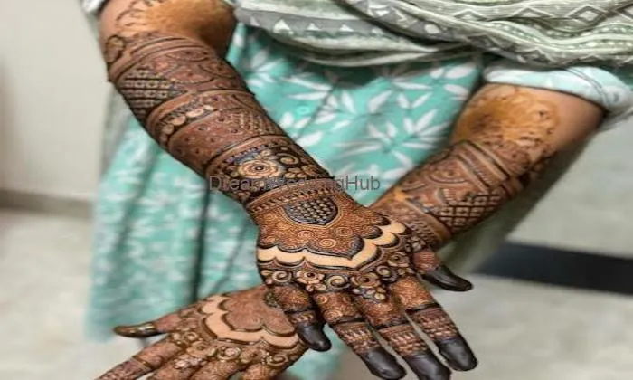 Nijaz Mehndi Art And Academy