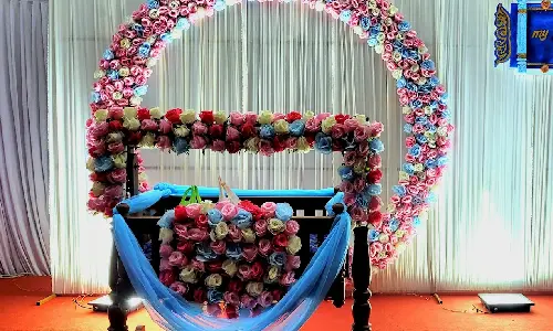 Om Decorations