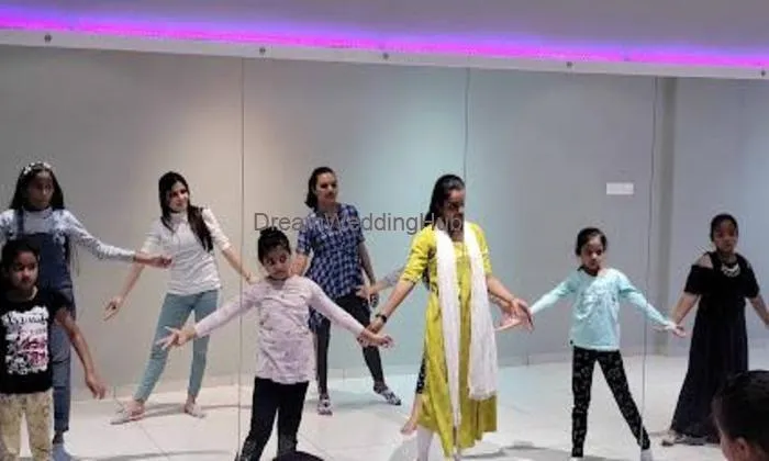 𝗡𝗿𝘂𝘁𝘆𝗮 𝗔𝗿𝘁 𝗧𝗵𝗲 𝘀𝗰𝗵𝗼𝗼𝗹 𝗼𝗳 𝗱𝗮𝗻𝗰𝗲 || Best Dance Classes, Choreographer, Wedding Dance Classes, Garba Dance Classes