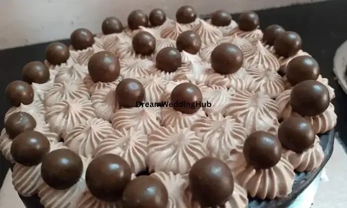 Oviya Cake Walk