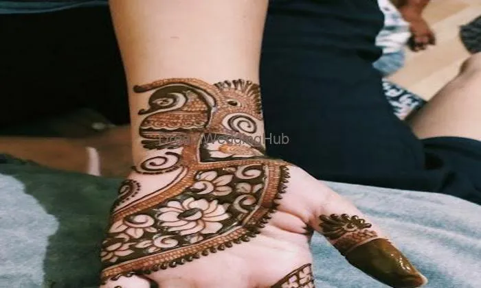 Pakhi Mehendi Artist