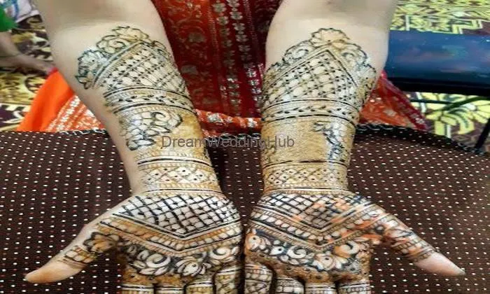 Pallavi Mehndi Art And Class