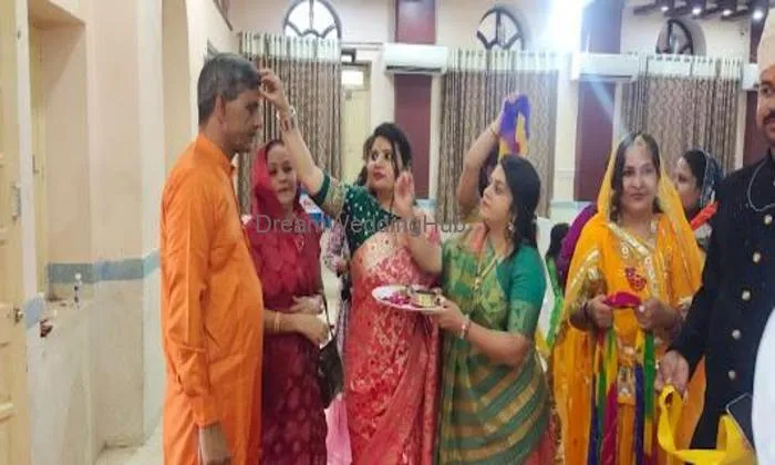 Palmist Dinesh K Bhatt (numerologist &nadi Astrologer