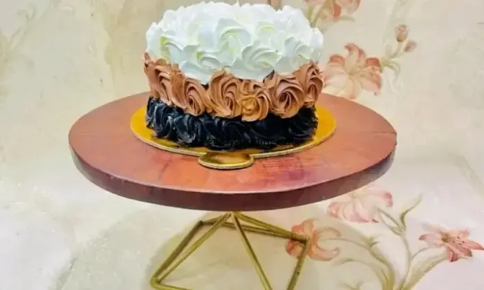 Petal Of Love And Cakes