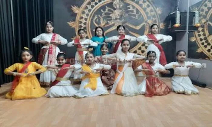 Pink Wave Dance Studio - Zumba, Kathak, Bollywood, Hip Hop Dance Class