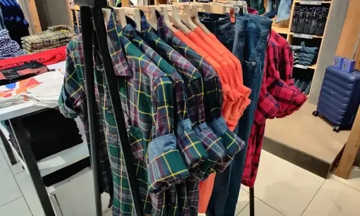 Plaza Fashion World