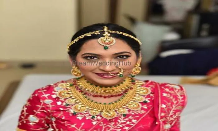Poonam Lalwani | Hair & Makeup Artist In Pune & Mumbai