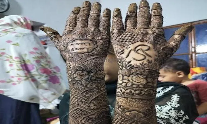 Pratibha Mehndi Artist