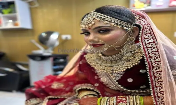 Pretty Looks Beauty And Makeup Studio | Makeup Studio In Greater Noida Alpha 1st