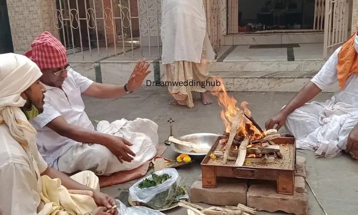 Priest And Purohit