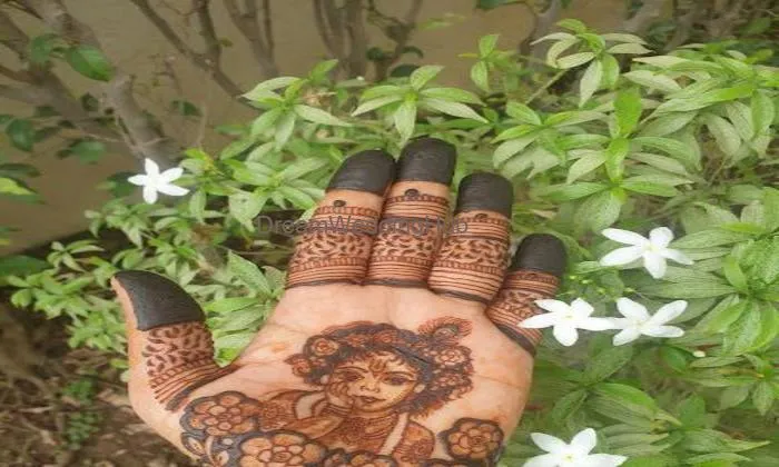 Priya Gohil Professional Mehndi Artist