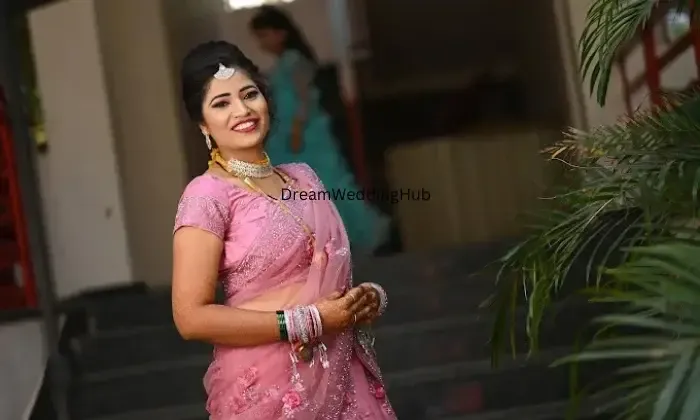 Priyanka Beauty Parlour dhule