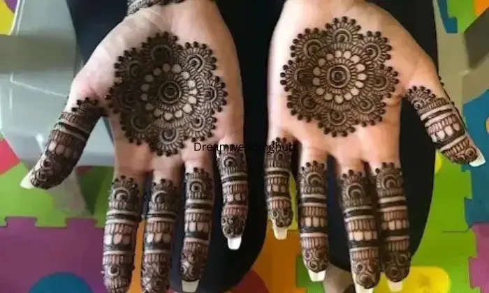 Priyanshi Mehendi Artist